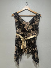 Load image into Gallery viewer, Vintage Top &amp; Skirt Set
