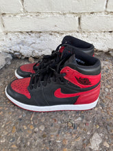 Load image into Gallery viewer, Air Jordan 1 Retro High OG ‘Banned’ 2016 size 9 *no box
