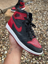 Load image into Gallery viewer, Air Jordan 1 Retro High OG ‘Banned’ 2016 size 9 *no box
