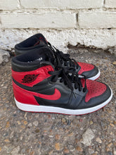 Load image into Gallery viewer, Air Jordan 1 Retro High OG ‘Banned’ 2016 size 9 *no box
