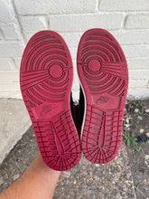 Load image into Gallery viewer, Air Jordan 1 Retro High OG ‘Banned’ 2016 size 9 *no box
