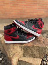 Load image into Gallery viewer, Air Jordan 1 Retro High OG ‘Banned’ 2016 size 9 *no box
